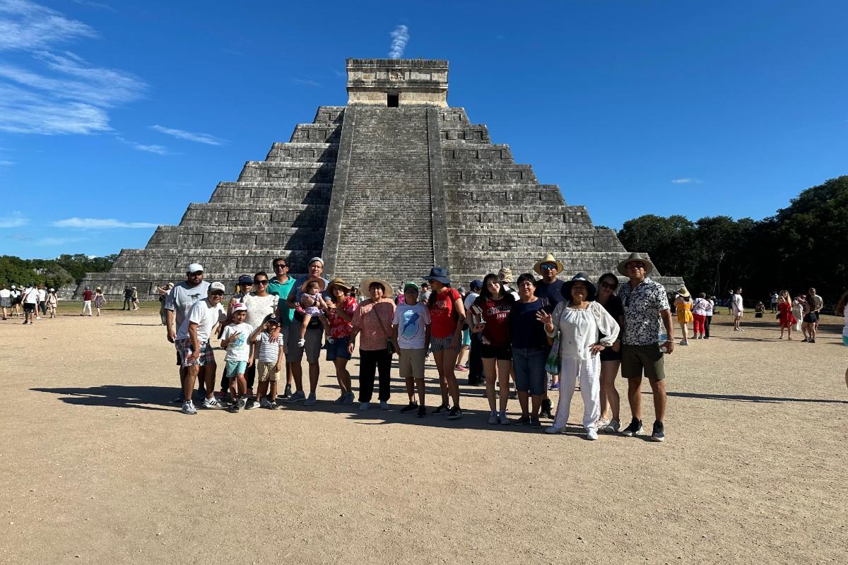 Chichén Itzá, Ik Kil Cenote & Izamal Tour